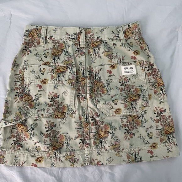 BDG floral skirt - Picture 3 of 4